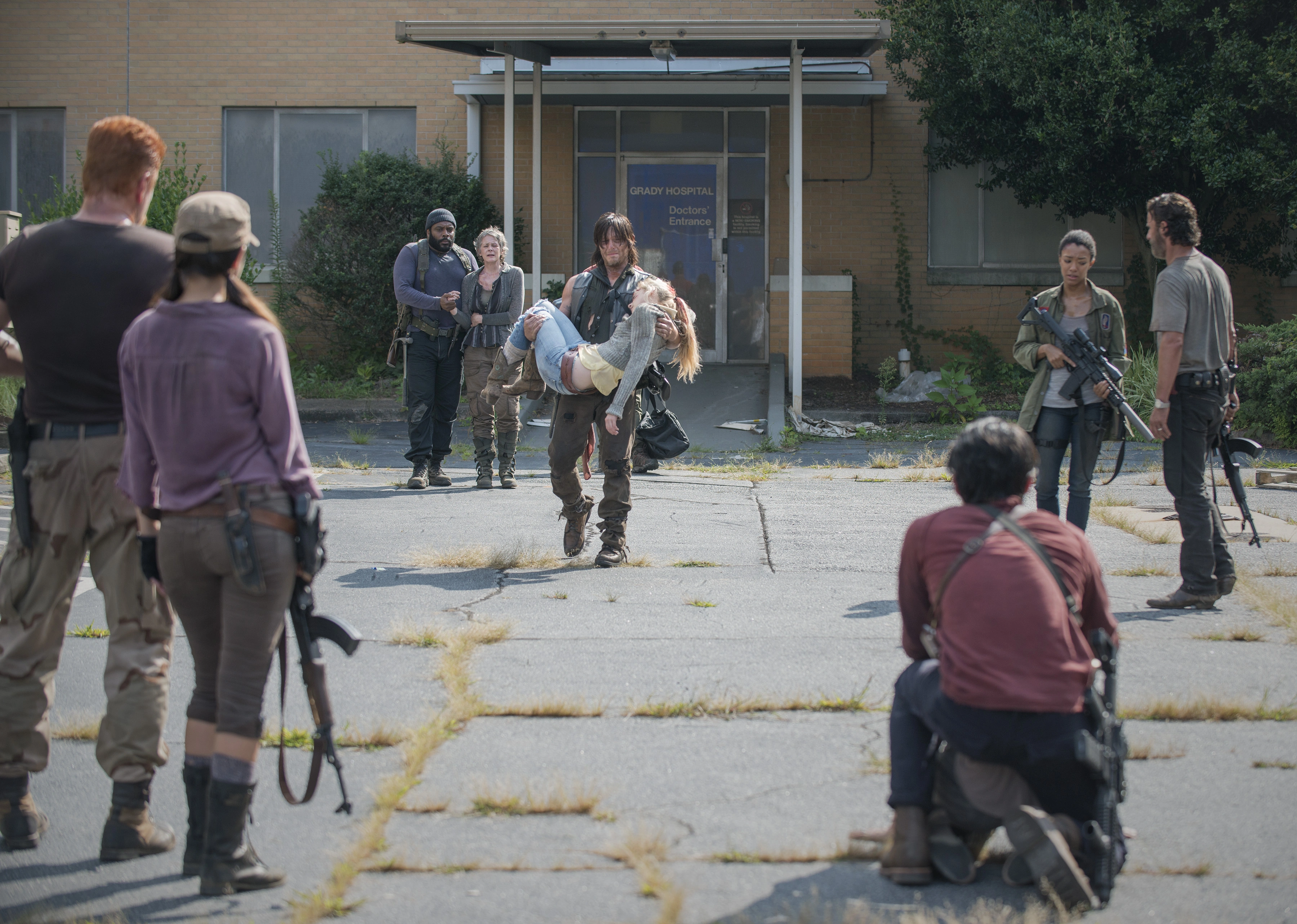 Image AMC 508 Daryl Carrying Dead Beth.png Walking Dead Wiki FANDOM powered by Wikia