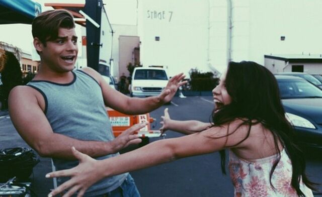 File:Isabel-moner-and-garrett-clayton.jpg