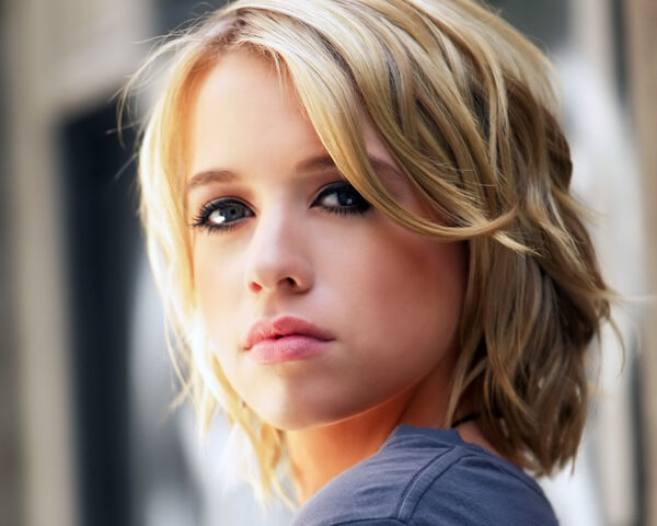 File:Alexz johnson 1270106970.jpg