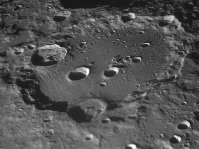 File:Clavius.jpg
