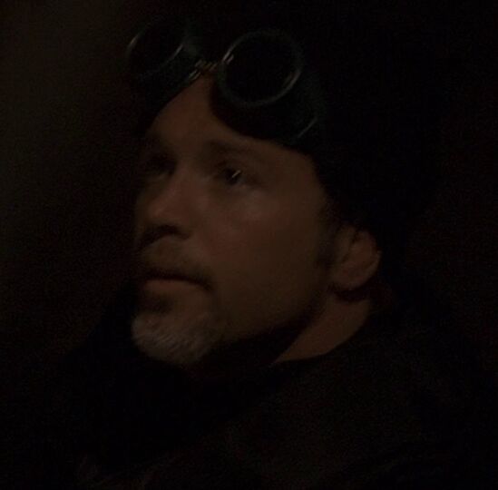 File:1x21 Welding man.jpg