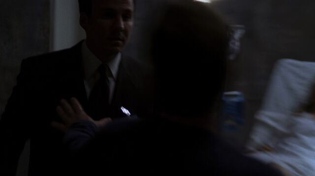 File:24- Day 6, Ep20- Bauer KOs Dr. Bradley's assistant.jpg