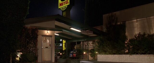 File:5x17 Super 8 Motel.jpg