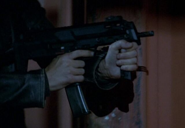 File:7x15 MP7.jpg