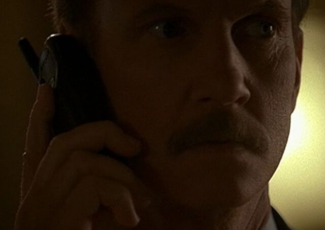 File:1x01 Walsh phone.jpg