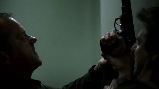File:5x23 Jack wrestle with gun.jpg