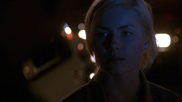 File:2x18 Kim at store.jpg