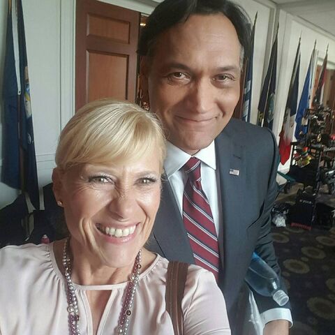 File:Jimmy Smits BTS 3-21.jpg