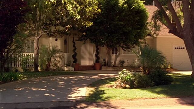 File:4x05 Araz house.jpg