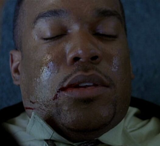 File:7x04 embassy guard 2.jpg