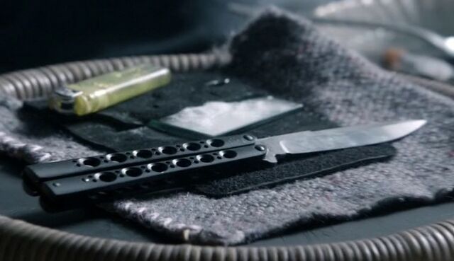 File:9x02 knife.jpg