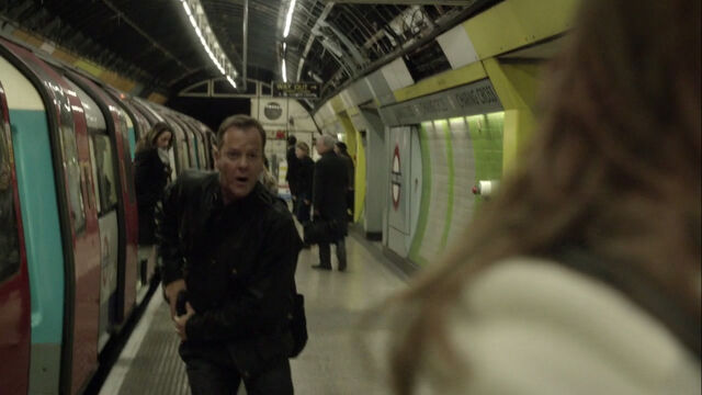File:Charing-cross-platform.jpg