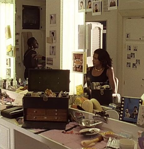 File:1x09 Maureen Kingsley make-up.jpg