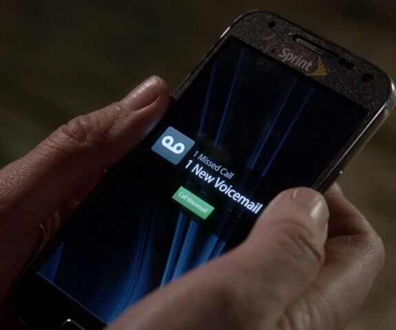 File:9x06 Naveed phone.jpg
