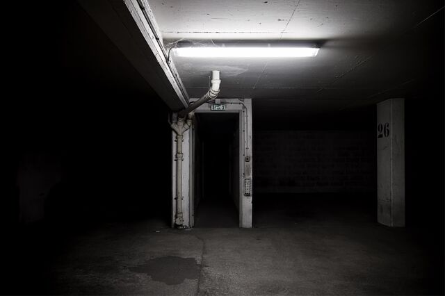 File:Dark-entrance-photographie-urbaine.jpg
