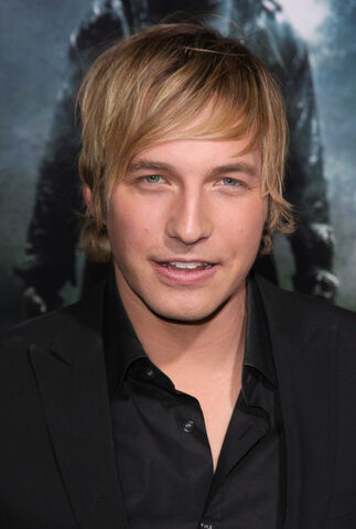 File:Ryan Hansen 9.jpg
