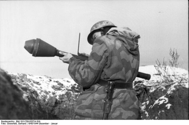 Plik:Panzerfaust aaaaaaa.jpg