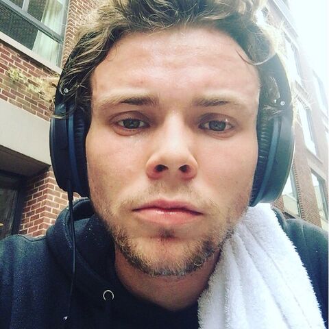 Archivo:Ashton-0.jpg