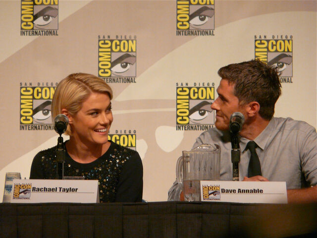 File:Slider3ComicCon.jpg