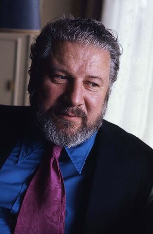 File:Peter Ustinov.jpg