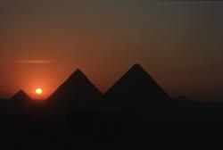 Great-Pyramid-of-Giza-at-Night