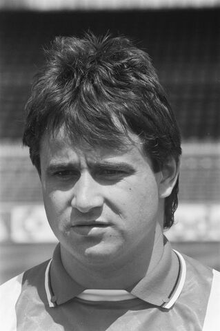 Bestand:1989)PalFischer.jpg