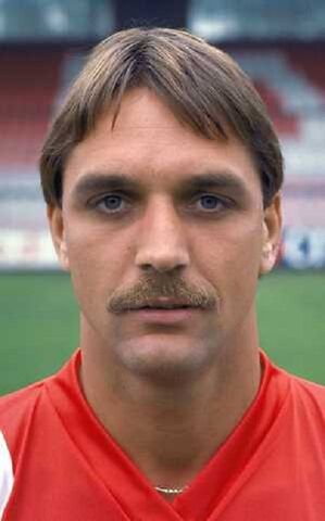 Bestand:1980)EdoOphof.jpg
