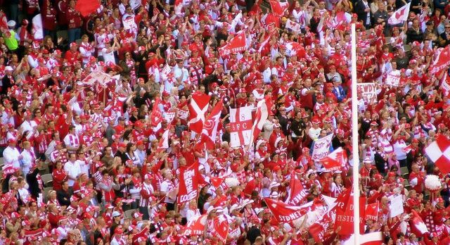 File:Sydney Swans wallpaper 2b.jpg