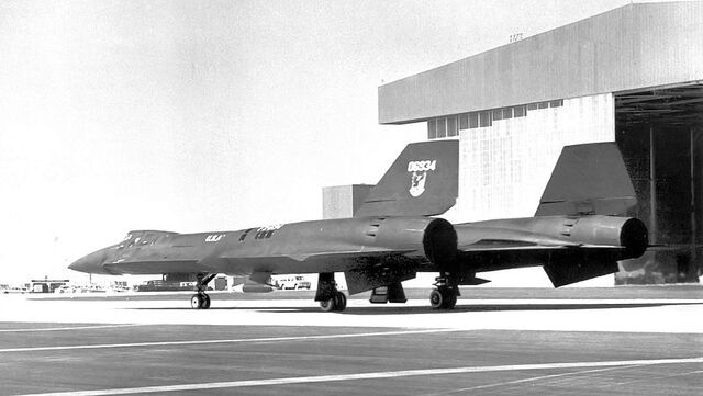 File:800px-Lockheed YF-12A 60-6934 in Air Defense Command markings 1963.jpg