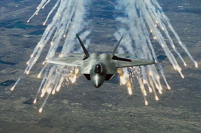 File:800px-F-22 flares.jpg