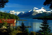 Maligne Lake, Jasper NP, Alberta, CA.jpg