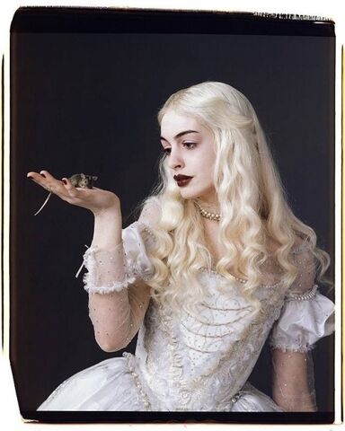 File:Whitequeen.jpg