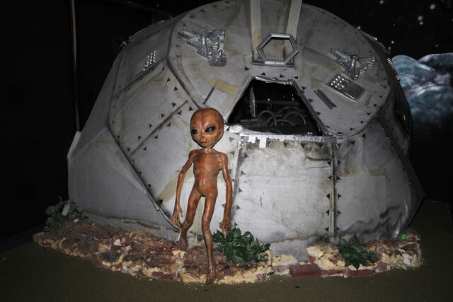 File:Alien Crash Landing.jpg