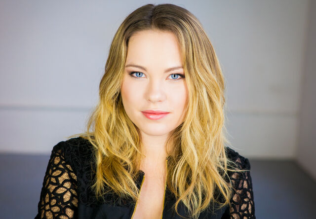 File:Chloerose.jpg