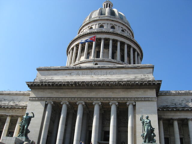 File:El Capitolio 24 January 2008.jpg