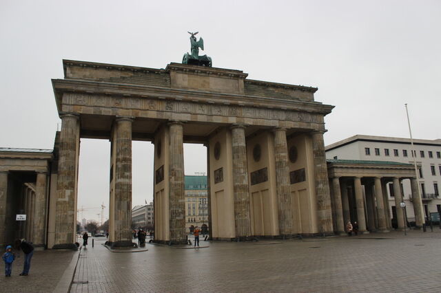 File:Brandenburg-Gate.jpg