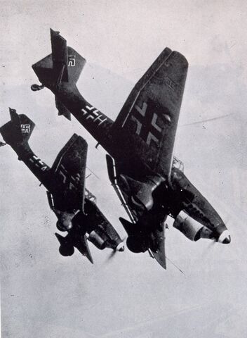 File:Ww-ii-stukas-attacking.jpg