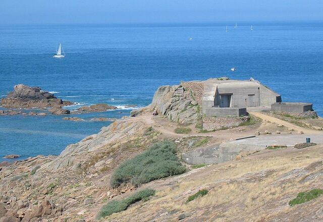 File:WWII-bunker-kerguelen.jpg