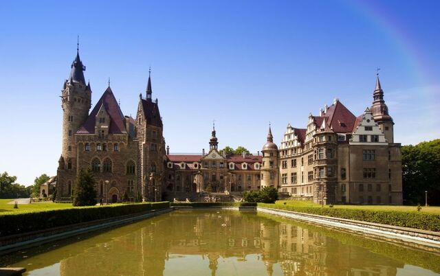 File:Garth Celyn Palace.jpg