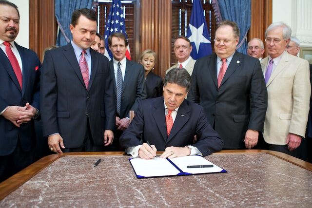 File:2011-05-23-Capitol-SB18-BillSigning-1.jpg