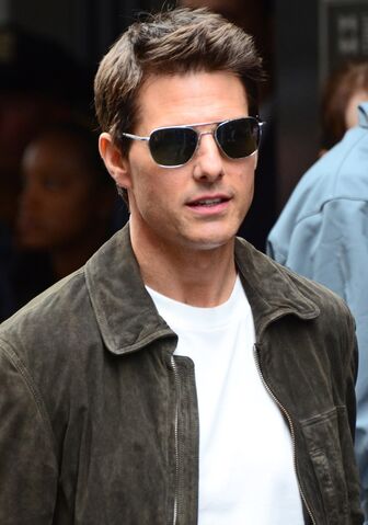 File:Tom-cruise-set-of-oblivion-02.jpg