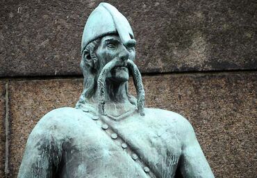 Statuefive