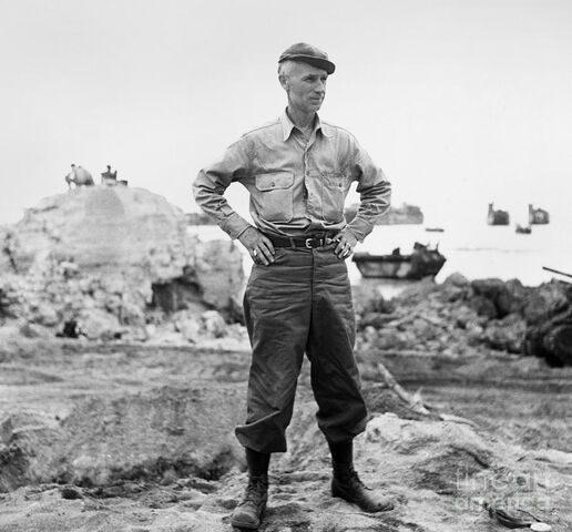 File:Ernie-pyle-1900-1945-american-journalist-photograph-c1942-granger.jpg