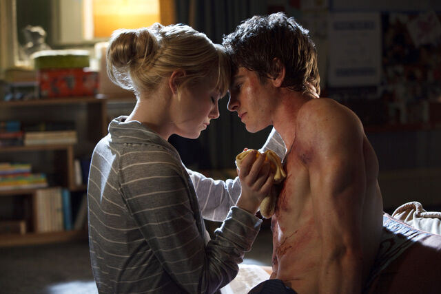 File:Peter and Gwen share an intimate moment.jpg