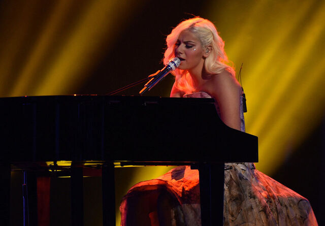 File:Jax Performing.jpg