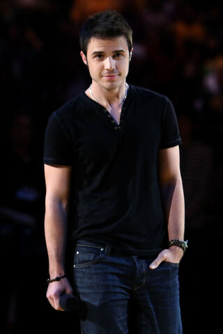 File:Kris+Allen+NBA+Finals+Game+2+Orlando+Magic+6b5qJiMOkb1x.jpg