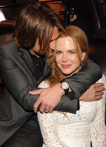 File:Keith-Urban-and-Nicole-Kidman-at-CMA-awards-Capitol-celebrity-couples-17052231-423-589.jpg