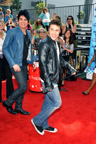 File:Kris+Allen+American+Idol+Grand+Finale+2009+Ejm6615YPIrx.jpg