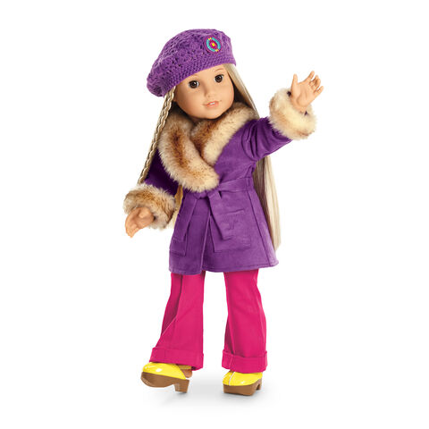 File:JulieWinterCoatAndHat.jpg