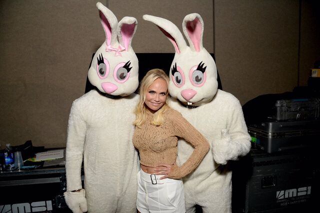 File:Kristin chenoweth easter bunnies.jpg